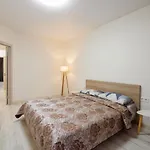 на жасминовій в парковій зоні Apartamento Leópolis