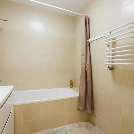 на жасминовій в парковій зоні