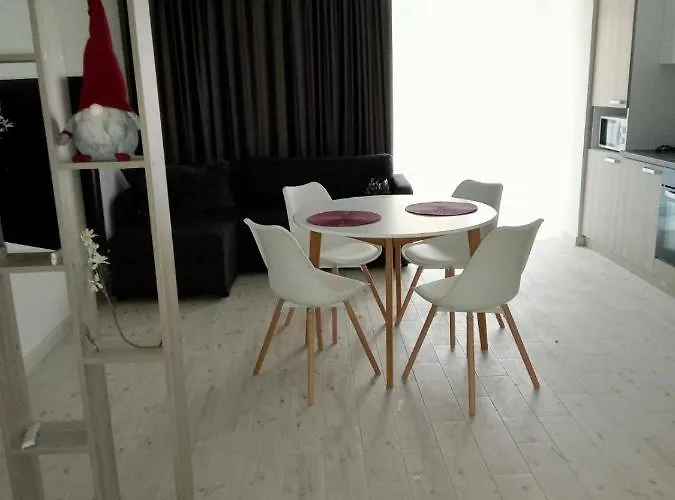 на жасминовій в парковій зоні Leópolis