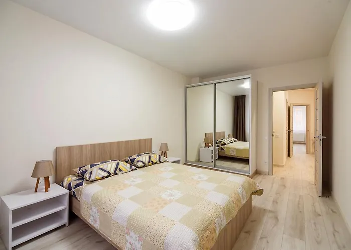 на жасминовій в парковій зоні *